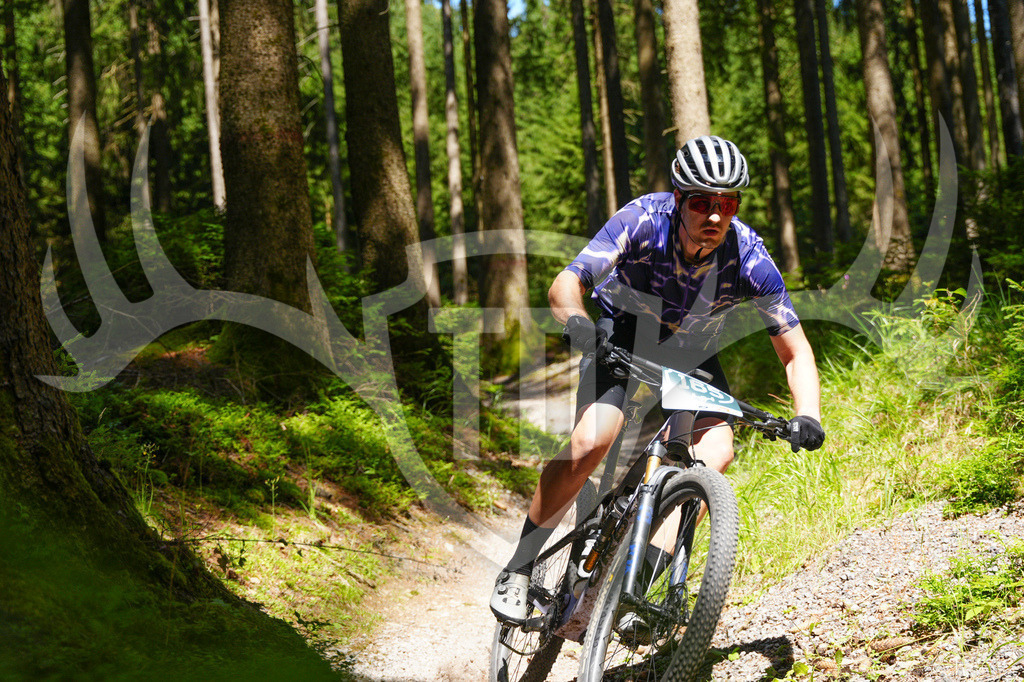 FC603921 | Fotogalerie der Treibjagd im Dunkelwald - Dein MTB Etappenrennen im Erzgebirge - Realisiert mit Pictrs.com