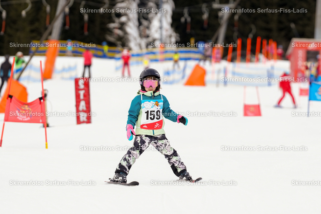 SRF_02.01.2026_0156 | Skirennfotos,Serfaus,Fiss,Ladis,Kinderskirennen,Winter,Tirol,Oberland,skirace,SFL,feelfree,weil wir's genießen,ski,Ski,skifahren,Sonnenplateau, - Realisiert mit Pictrs.com