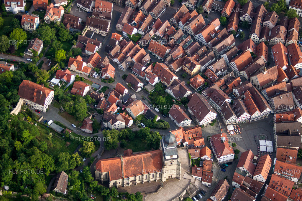 Kirchengebäude der protestantischen Stiftskirche am Marktplatz | Luftbild: Kirchengebäude der protestantischen Stiftskirche am Marktplatz in Herrenberg im Bundesland Baden-Württemberg in Deutschland. Foto: IMG_66917.jpg vom 07.06.2014 durch Werner Riehm/FLY-FOTO.de - Realisiert mit Pictrs.com