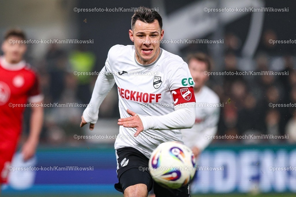 xKWIx13122501039 | 13.12.2025, xKWIx, Fußball, 3. Liga, SC Verl - Rot-Weiss Essen, SPORTCLUB Arena: Niko Kijewski (SC Verl #19) Photo: xKamilxWilkowskixPressefotoKochx