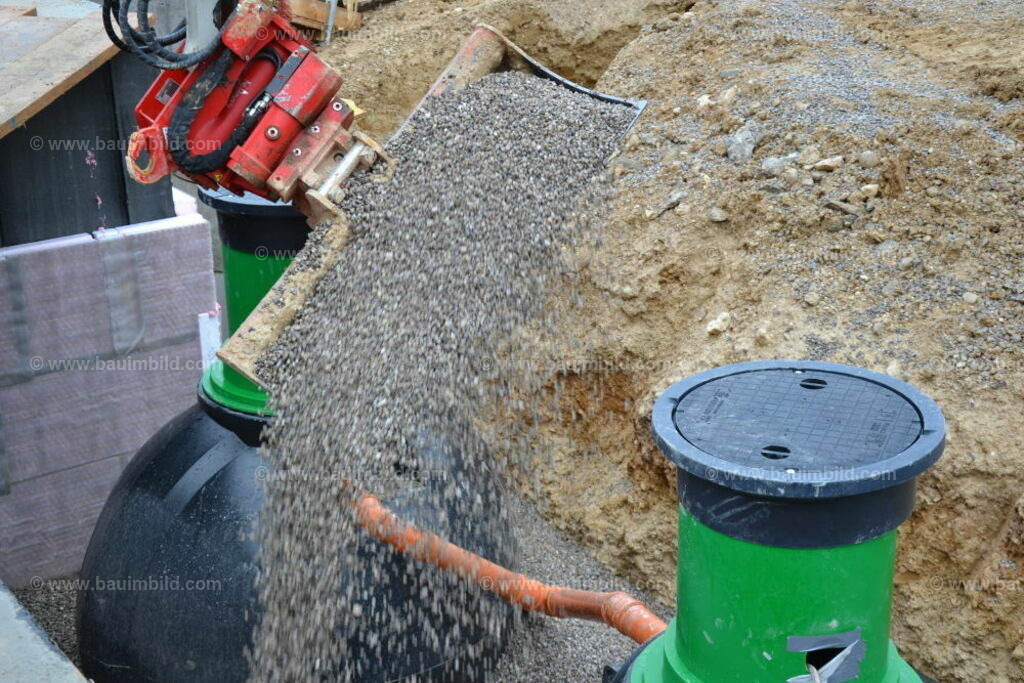 bib-lg03-abwasserkanal-0096 | Nach LV-Leistungsgruppen sortierte Detailfotos über den Bau eines Hauses. Alle Hausbau-Bilder direkt vom Urheber und Autor der Website Haus-Selber-Bauen.com