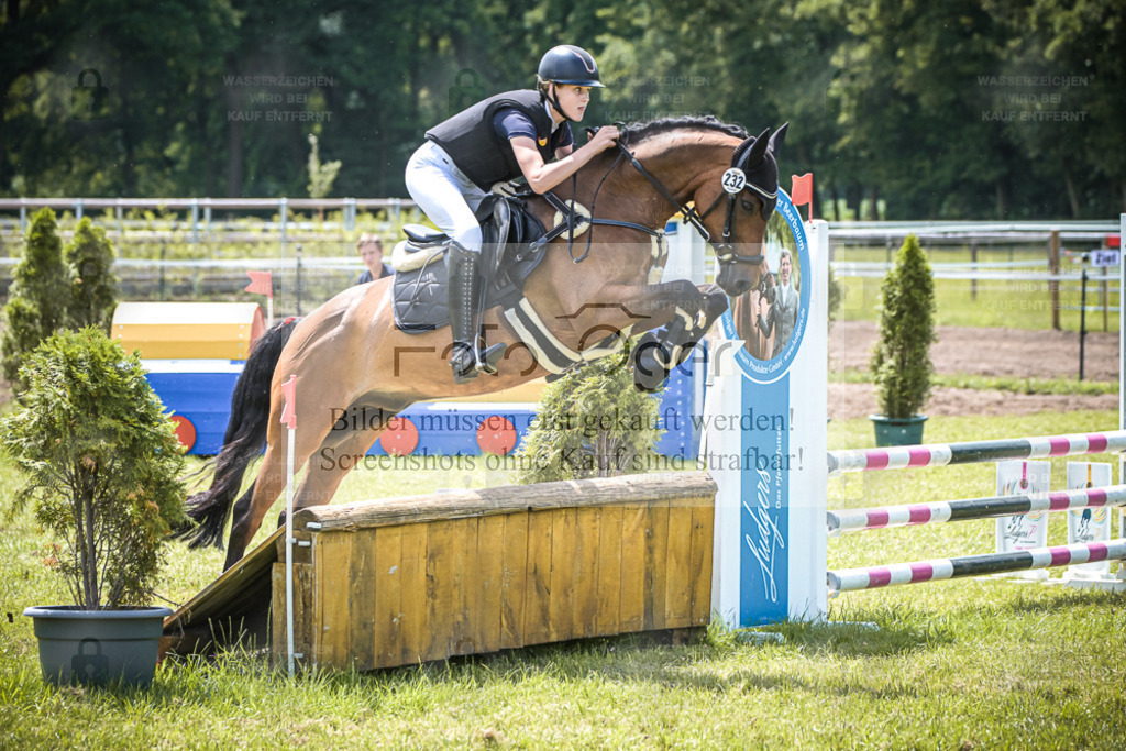 DOS_5894 | Entdecke hochwertige Reitturnierfotos von Foto Oger. Professionell, emotional und authentisch – jetzt Lieblingsmomente im Shop bestellen. - Realisiert mit Pictrs.com