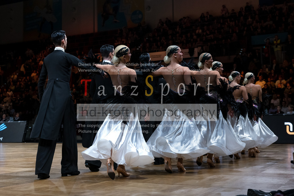 20241109_DM-Formationen_4492 | Tanzsportbilder, Standardtanz, Lateintanz, WDSF, DTV, LTVB, dancecomp, goc, hessen tanzt, blaues band der spree, walzer, tango, wiener walzer, slowfox, quickstepp, samba, rumba, cha-cha-cha, paso doble. jive, hd-kroft photography, turniertanzsport
