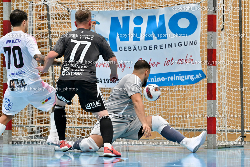 Carinthia Flamengo Futsal Club vs. FC Ljuti Krajisnici | #70 Yosifov Svetlozar Angelov Carinthia Flamengo, #77 Seid Suljkanovic FC Ljuti Krajisnici, #1 Youssef Helal Carinthia Flamengo, Carinthia Flamengo Futsal Club vs. FC Ljuti Krajisnici, Carinthia Flamengo Fusal Club vs. FC Ljuti Krajisnici am 12.10.2025 in Klagenfurt (Ballspielhalle Viktring), Austria, (Photo by Bernd Stefan)