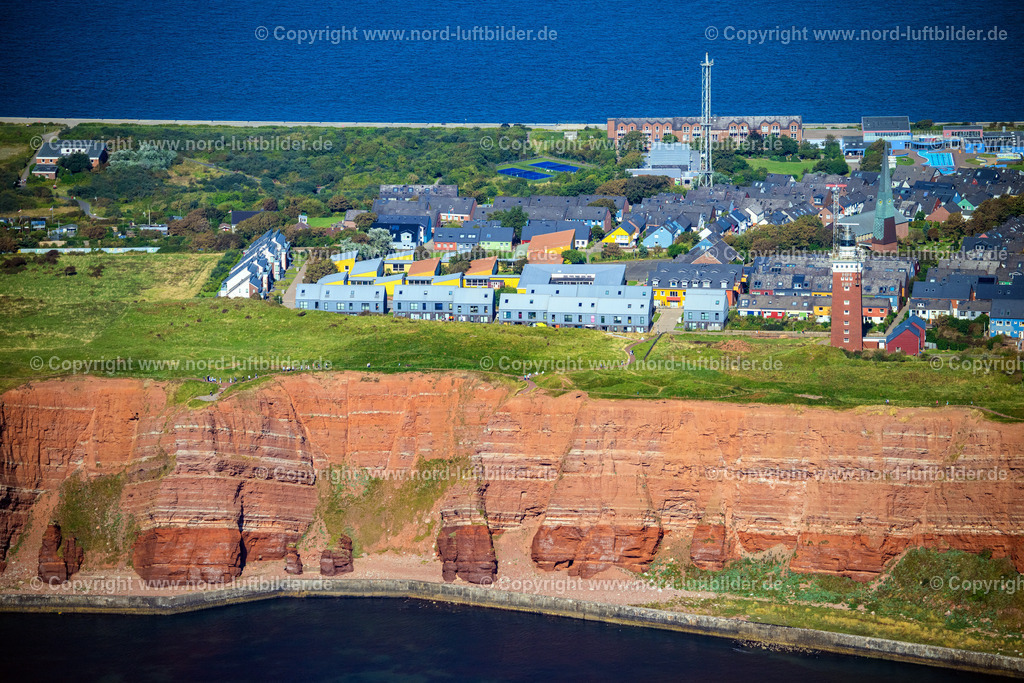 Helgoland_Oberland_ELS_4008280824 | HELGOLAND 28.08.2024 Ortsansicht an der Meeres-Küste " Oberland " in Helgoland im Bundesland Schleswig-Holstein, Deutschland. Weiterführende Informationen bei: Helgoland Tourismus-Service. // Townscape on the seacoast " Oberland " in Helgoland in the state Schleswig-Holstein, Germany. Further information at: Helgoland Tourismus-Service. Foto: Martin Elsen