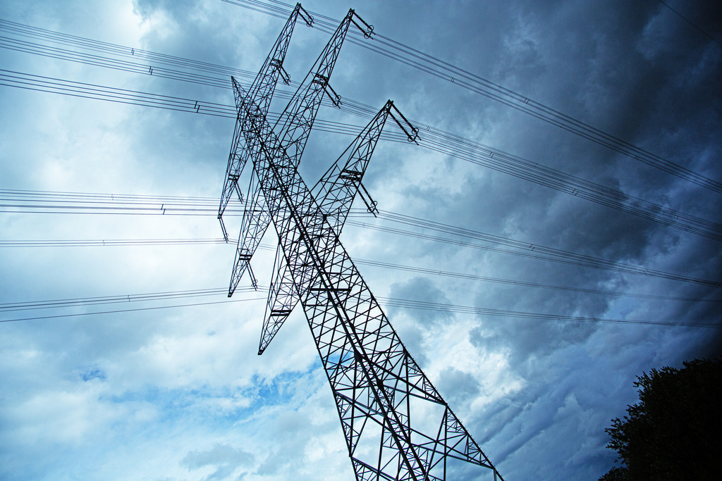 JuliGewitter_Wolken_8363 Kopie | Hochspannungsmast vor aufziehendem Gewitter