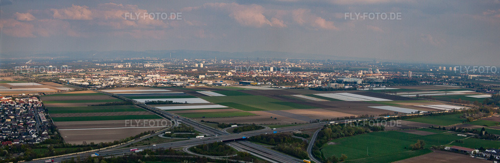 Luftbild: Panorama des Autobahnkreuz Frankenthal von Nordwesten in Frankenthal im Bundesland Rheinland-Pfalz in Deutschland. Foto: IMG_49856-Bearbeitet.jpg vom 13.04.2012 durch Werner Riehm/FLY-FOTO.deAuflösung des Originals: 8746 x 2863 px
