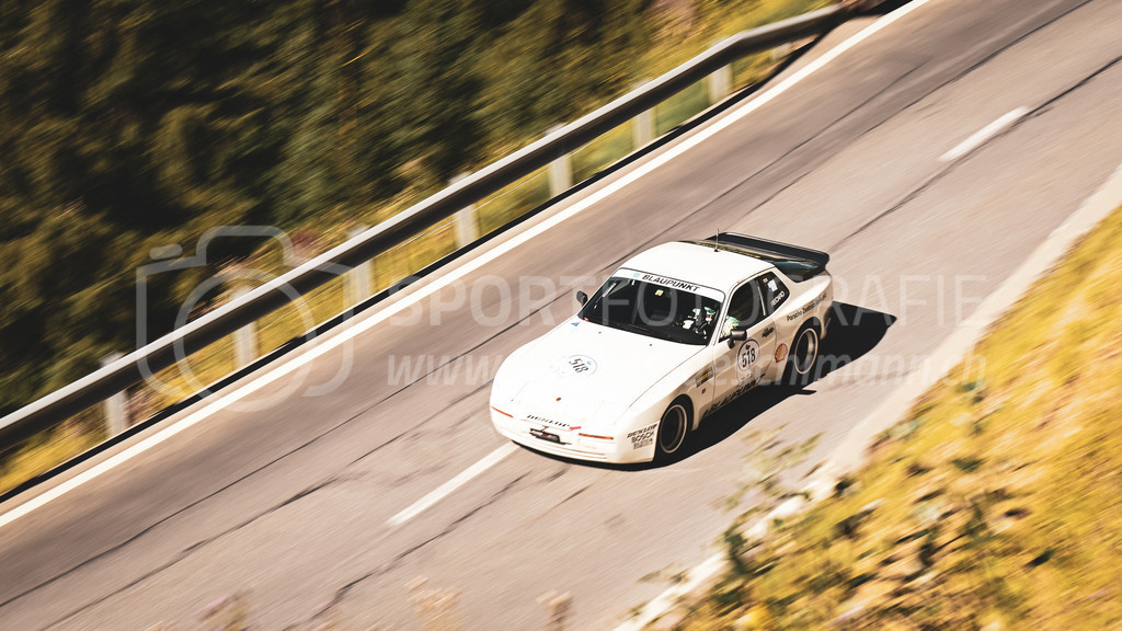 19. Arosa ClassicCar 2023 - 1. September 2023 | 19. Arosa ClassicCar 2023
Arosa, Schweiz
Herzig Patrik aus Freidorf mit der Startnummer 518 in einem Porsche 944 Turbo Cup 1. Serie, Jahrgang 1986, in der Klasse Sport Trophy.
@arosaclassiccar, @arosa.official, #arosaclassiccar, #arosa, #76curves, #classiccar
Bild: Sportfotografie Markus Aeschimann | www.markus-aeschimann.ch - Realisiert mit Pictrs.com