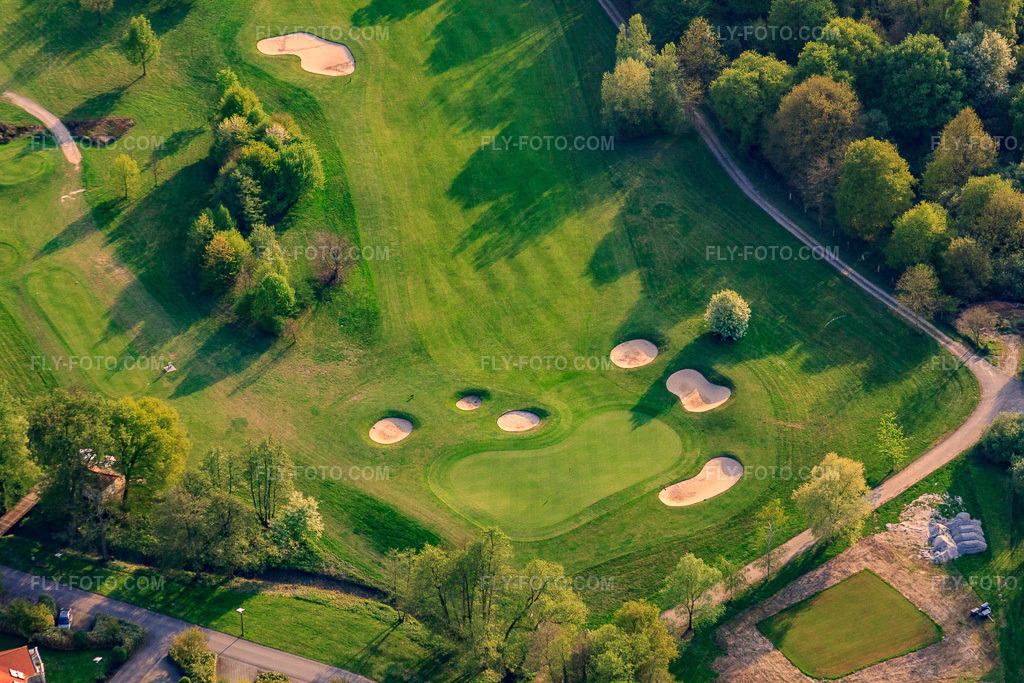 Aerial view: Ponds and greens at the Baden-Baden Golf Club Soufflenheim in Soufflenheim in the state Bas-Rhin, France. – Photo: IMG_39494.jpg taken on 04/14/2011 by Werner Riehm/FLY-FOTO.com – Resolution of the original: 4752 x 3168 px