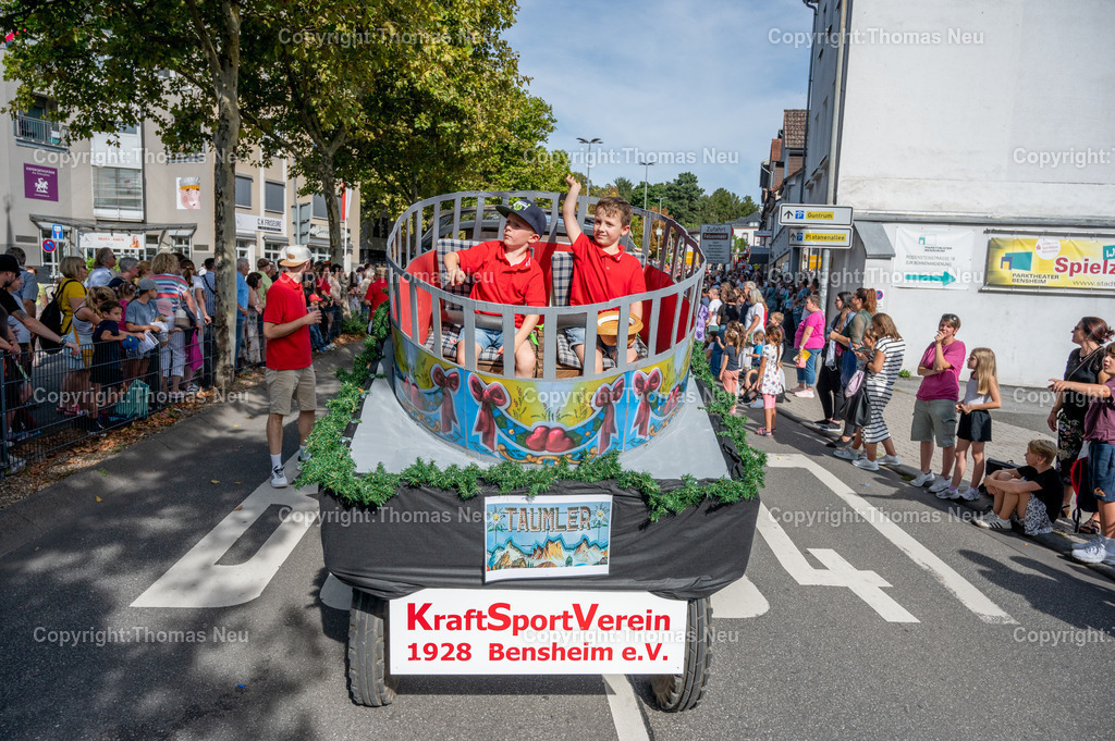 39_Winzerfestumzug-Bensheim | bbe, Bensheim, Winzerfestunmzug 2025, ,Kraftsportverein bensheim,Mini-Taumler, , Bild: Thomas Neu