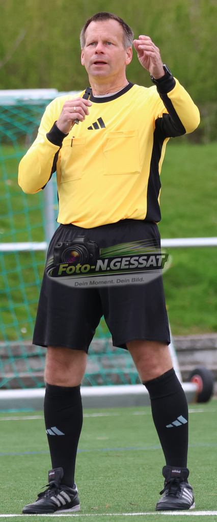 SV Enger-Westerenger - TSV Löhne | Auf dem Bild zu sehen: Schiedsrichter: Frank TiemannSV Enger-Westerenger, TSV Löhne, Saison 25/26, Kreisliga A, Enger, Deutschland - Realisiert mit Pictrs.com
