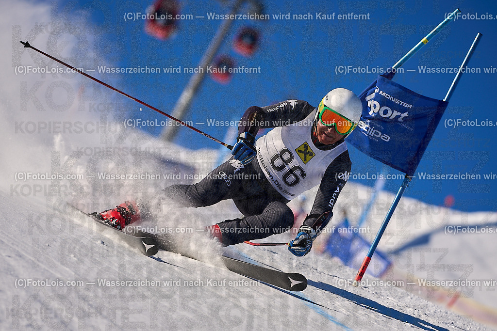 ALP3062_MASTERS-Cup_GS-B Herrn_Bauer Walter | (C)FotoLois.com, Alois Spandl. FIS Masters-Cup Wildschönau, Giant Slalom auf der Piste Schatzberg GS, Siegerehrung auf dem Dorfplatz Niederau, Sa 13. Januar 2024.