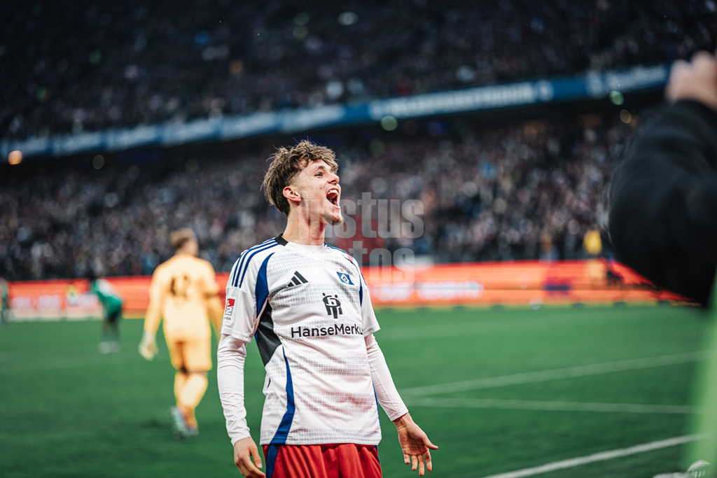 Fußball | Männer | Saison 2024/2025 | 2. Fußball-Bundesliga | 17. Spieltag | Hamburger SV vs. SpVgg Greuther Fürth | 21.12.2024 | Otto Emerson Stange (#49, HSV) schießt sein erstes Bundesliga Tor und jubelt