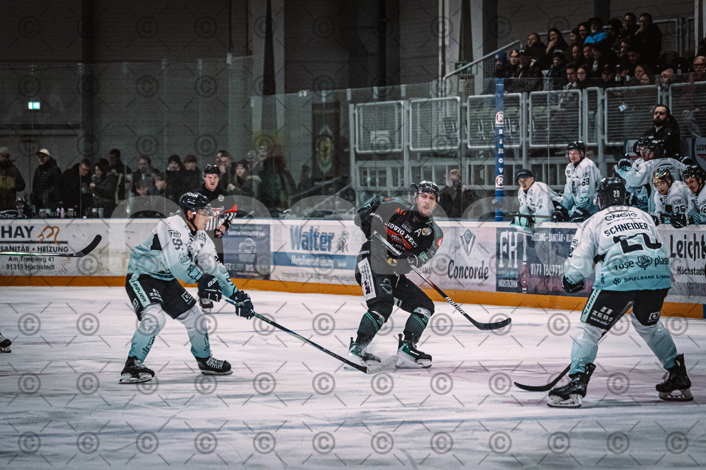 Alligators_vs_Lindau_21_12_2025-070 | Höchstadt Alligators Fotogalerie: Eishockey-Action aus Franken. Professionelle Spielfotos, Portraits & Stadionbilder zum Download. Jetzt entdecken! - Realisiert mit Pictrs.com