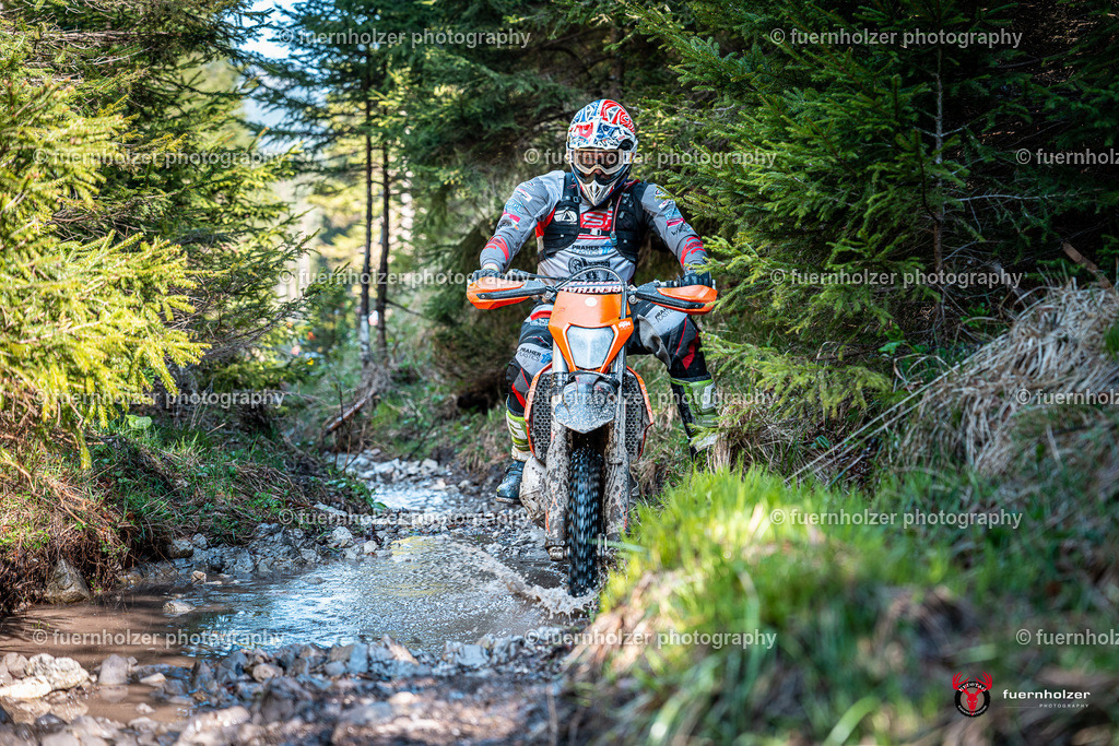 fuernholzer_250501-C1-113 | Fotografische Impressionen von der Red Stag Enduro Extreme by fuernholzer-photography.com. Endurosport in Österreich fotografisch festgehalten von fuernholzer. Auftragsfotografie für Private, Gewerbefotos und Industriefotografie. Eventfotografie, Sportfotografie und Motorsportfotografie. Anbieter von Fotoworkshops, Fototraining, fotografischen Vorträgen und Fotoseminaren.