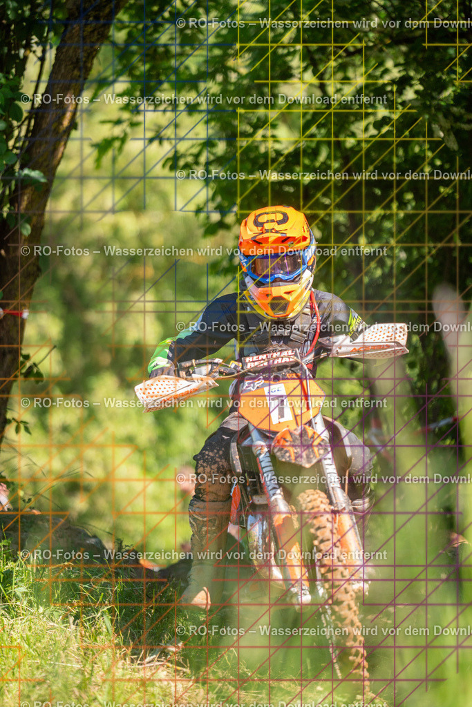 Wolfshausen 1 Lauf -807 | Sportfotografie von RO-Fotos: Motorsport, Motocross, Enduro, Laufveranstaltungen und Triathlon. Professionelle Fotos von Sportlern und Events. - Realisiert mit Pictrs.com