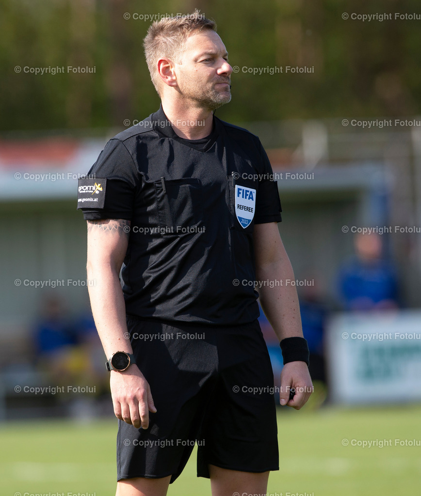 A_LUI_30042022_39 | SPORT,FUSSBALL,LT1 OOE LIGA ASKOE OEDT-DONAU LINZ 30.04..2022 IM BILD:  (FIFA -SCHIRI MANUEL SCHUETTENGRUBER FOTO:FOTOLUI