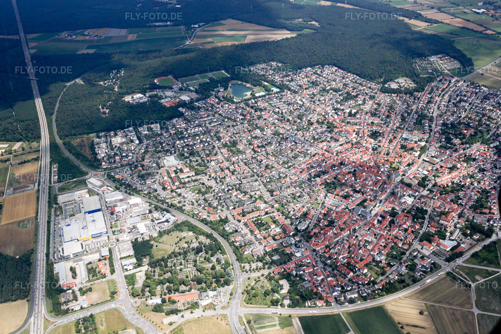 Luftbild: Stadt von Südwesten in Walldorf im Bundesland Baden-Württemberg in Deutschland. Foto: IMG_19206.jpg vom 05.07.2009 durch Werner Riehm/FLY-FOTO.de