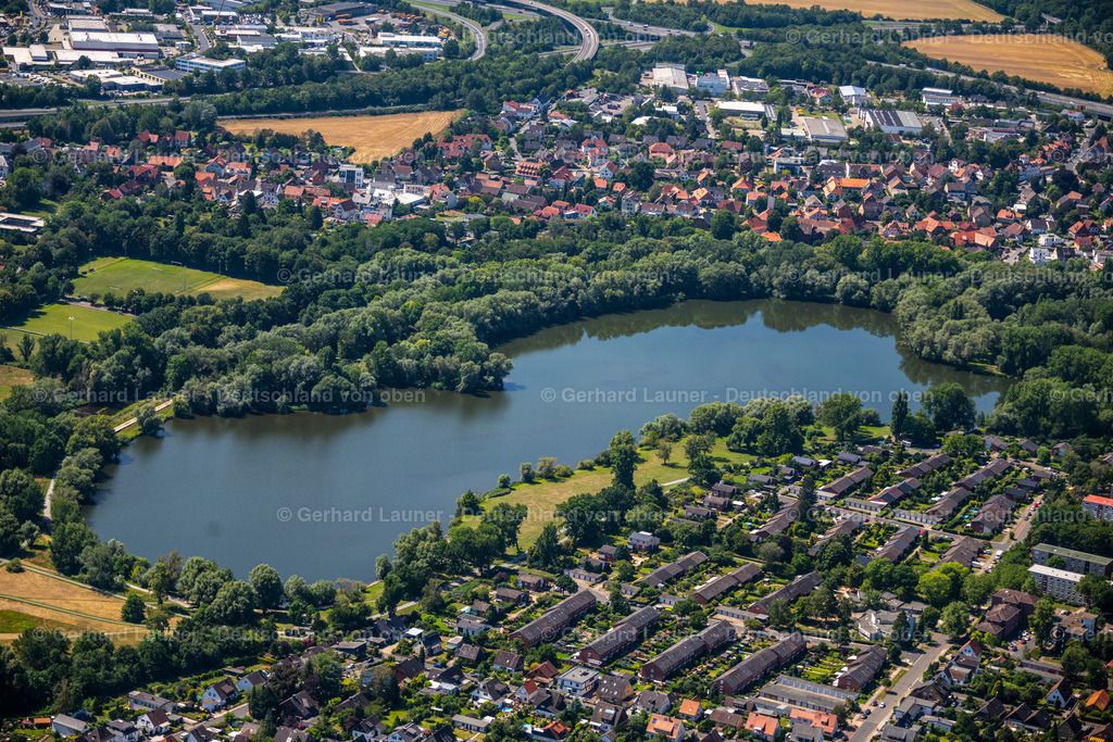 4035586 | BRAUNSCHWEIG 31.07.2020 Uferbereiche am Seegebiet des " Ölpersee " im Ortsteil Nordstadt in Braunschweig im Bundesland Niedersachsen, Deutschland. // Riparian areas on the lake area of " Oelpersee " in the district Nordstadt in Brunswick in the state Lower Saxony, Germany. Foto: Gerhard Launer