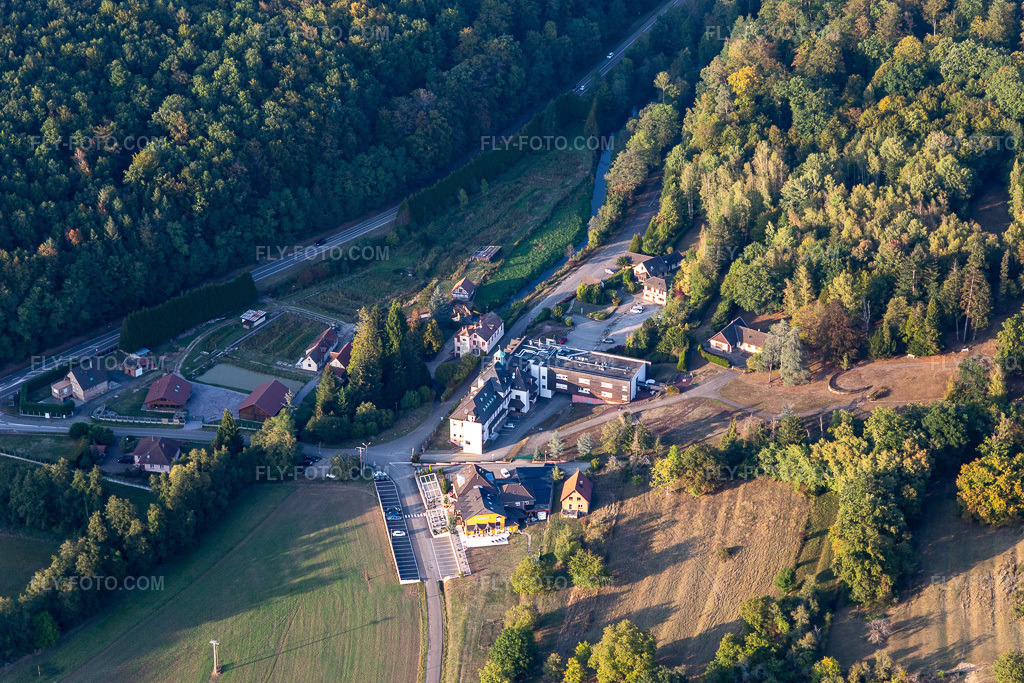 Aerial view: Building complex of the Hotel Restaurant Traiteur Le Palais Gourmand in Wœrth in the state Bas-Rhin, France. – Photo: IMG_123259.jpg taken on 09/30/2020 by Werner Riehm/FLY-FOTO.com – Resolution of the original: 5472 x 3648 px