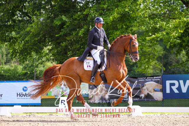 DKP41328 | Turnierfotos kaufen im Webshop von Daniel Kuhl Photography – entdecke professionelle Reitsportfotos aus Turnieren & Events. Hochwertige Turnierbilder online bestellen & sichern. Jetzt Fotos von Reitsportturnieren kaufen!