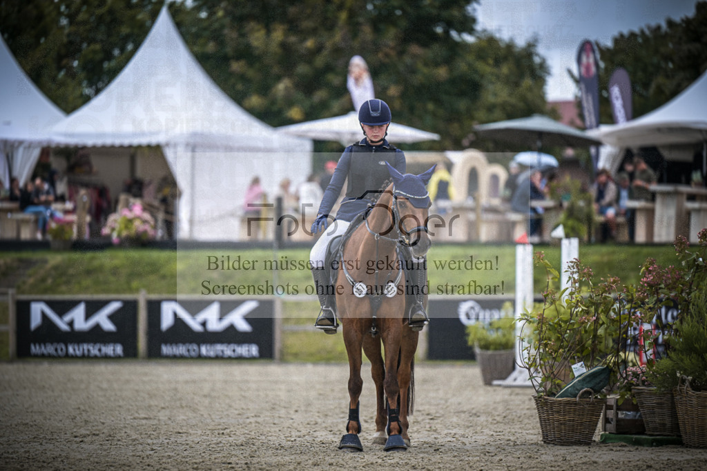 DOS_1267 | Entdecke hochwertige Reitturnierfotos von Foto Oger. Professionell, emotional und authentisch – jetzt Lieblingsmomente im Shop bestellen.Deutschlandweite Turnierfotografie. - Realisiert mit Pictrs.com