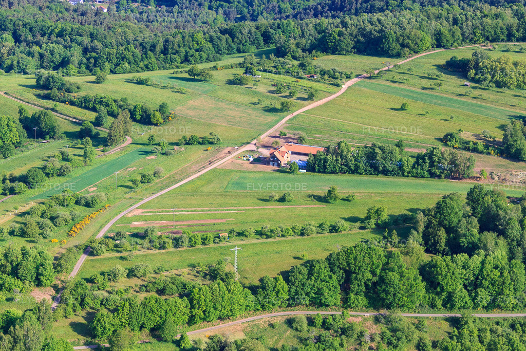 Luftbild: Aussiedlerhof, Bergstr in Eppenbrunn im Bundesland Rheinland-Pfalz in Deutschland. Foto: IMG_40877(40709).jpg vom 08.05.2011 durch Werner Riehm/FLY-FOTO.de