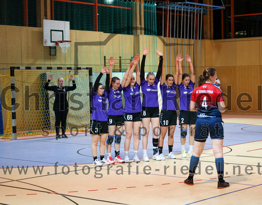 2022-11-19_109_SpVgg_Altenerding_gegen_HC_Donau-Paar | Erding, Deutschland, 19.11.2022:
Handball, Bezirksoberliga Frauen Altbayern 2022 / 2023, 5. Spieltag, SpVgg Altenerding gegen HC Donau/Paar, Endergebnis: 22:33

Torfrau Lara Kullmann (SpVgg Altenerding, #11), Katharina Künstner (SpVgg Altenerding, #3), Julia Kranich (SpVgg Altenerding, #9), Selina Becker (SpVgg Altenerding, #69), Lena Marie Becker (SpVgg Altenerding, #8), Janina Konrad (SpVgg Altenerding, #10), Simone Jens (HC Donau/Paar, #4)

Foto: Christian Riedel / fotografie-riedel.net