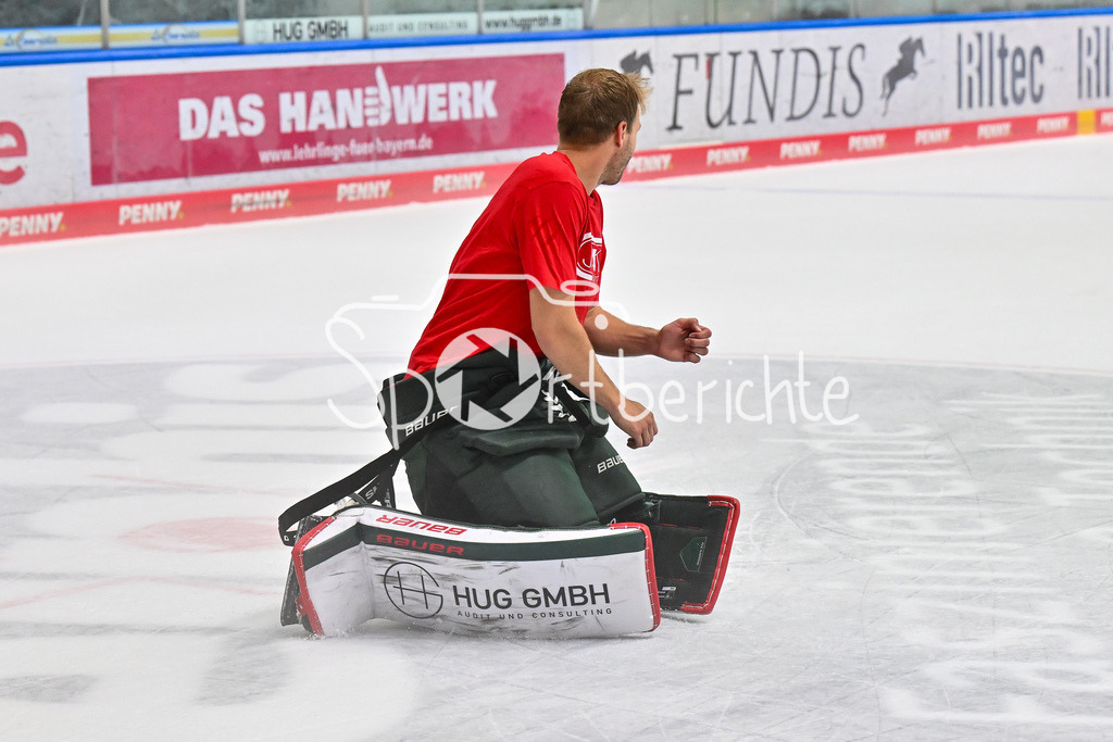 Augsburger Panther - Iserlohn Roosters | Die Augsburger Panther feiern zusammen mit ihren Fans den Heimsieg gegen Iserlohn / Penny DEL: Augsburger Panther - Iserlohn Roosters; Curt Frenzel Stadion am 21.09.2025 / im Bild Michael GARTEIG (Augsburger Panther 34