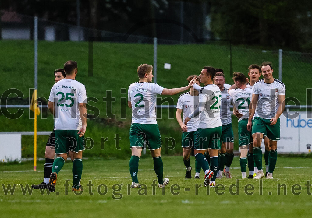 2024-04-05_026_FC_Schwaig_gegen_SV_Pullach | Oberding, Deutschland, 05.04.2024:
Fußball, Landesliga Südost 2023 / 2024, 28. Spieltag, FC Schwaig gegen SV Pullach, Endergebnis: 2:0

Jubel nach dem 1:0 durch Raffael Ascher (FC Schwaig, #9)

Foto: Christian Riedel / fotografie-riedel.net