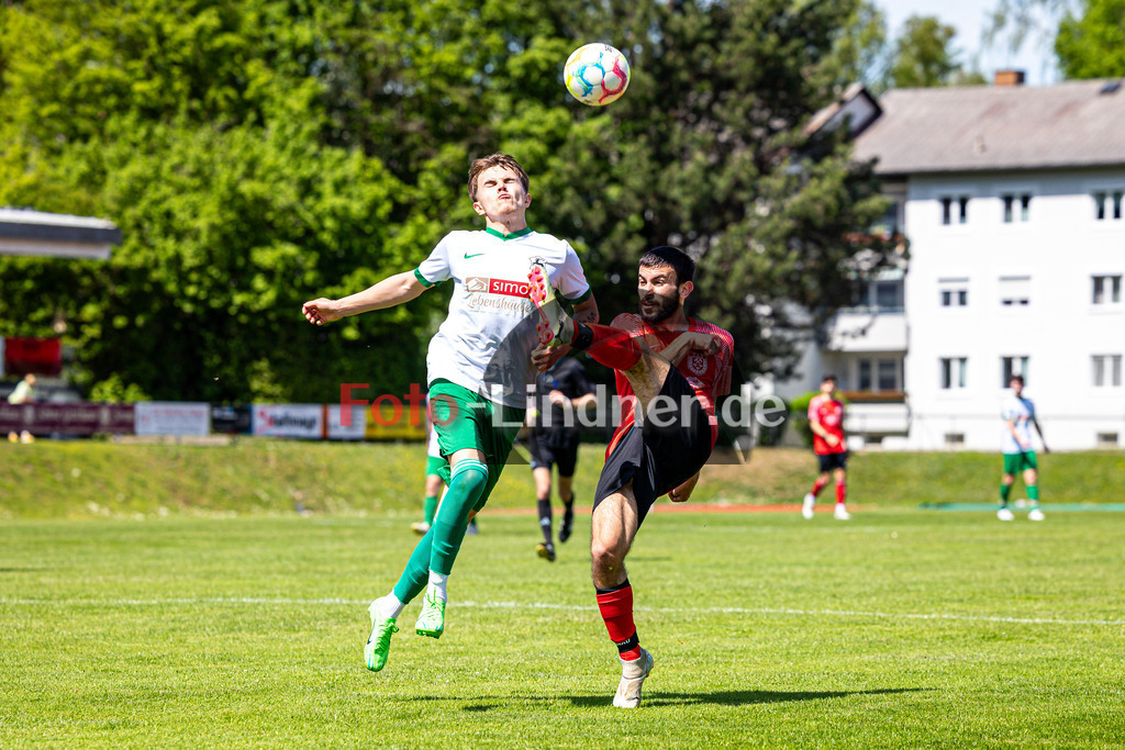TSV Peißenberg vs Lenggrieser SC | Abstiegs Qualifikationsrunde Kreisliga Gruppe C, TSV Peißenberg vs Lenggrieser SC, 20240504,
Duell zwischen Elias STARA (LSC 14) und Dennis MULAJ (TSVP 8),
2024-05-04 in Peißenberg (Sportplatz Peißenberg)
Elias STARA (LSC 14), Dennis MULAJ (TSVP 8)
Copyright: WolfgangxLindner www.foto-lindner.de