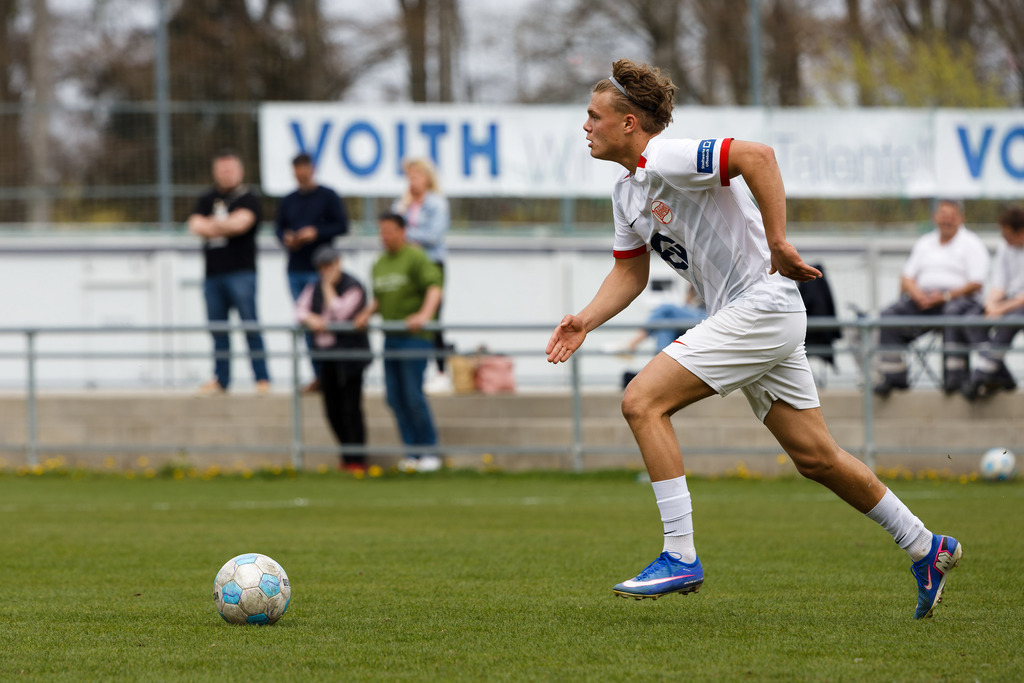 FCHOFK_260418_6-63 | 1.FC Heidenheim 1846 vs. Offenbacher Kickers, Fußball, U17, B-Junioren, NWL, U17-DFB-Nachwusliga, 2025/2026, 10. Spieltag, 18.04.2026 in Heidenheim, Walter-Birkhold-Jugendstadion (Foto: Michael Bulling) - Realisiert mit Pictrs.com