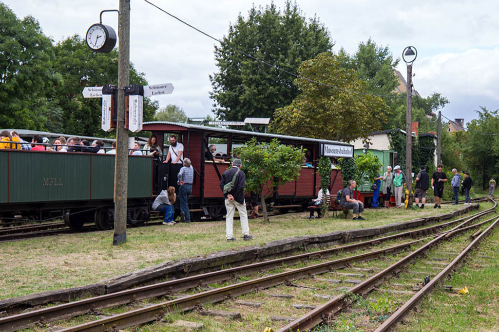 Museumsfeldbahn Lindenau | Entdecke über 20 Kategorien Leipzig-Motive: Foto-Downloads, hochwertige Poster, Leinwand- & Fine-Art-Prints. Jetzt Lieblingsfoto im Bildlexikon Leipzig Shop bestellen!