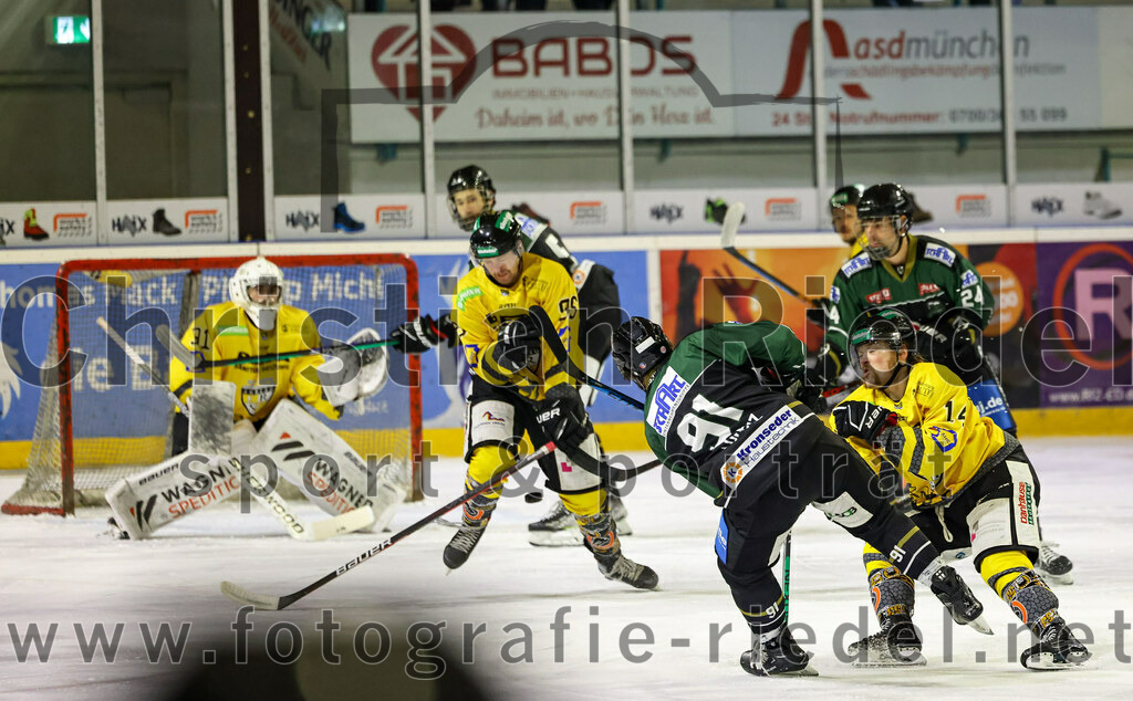 2022-11-20_018_TSV_Erding_gegen_ERSC_Amberg | Erding, Deutschland, 20.11.2022:
Eishockey, Bayernliga 2022 / 2023, 15. Spieltag, TSV Erding gegen ERSC Amberg, Endergebnis: 5:1

Torwart Timon Bätge (ERSC Amberg, #31), Lukas Salinger (ERSC Amberg, #95), Rudolf Lorenz (Erding Gladiators, #91), Felix Schwarz (ERSC Amberg, #14)

Foto: Christian Riedel / fotografie-riedel.net