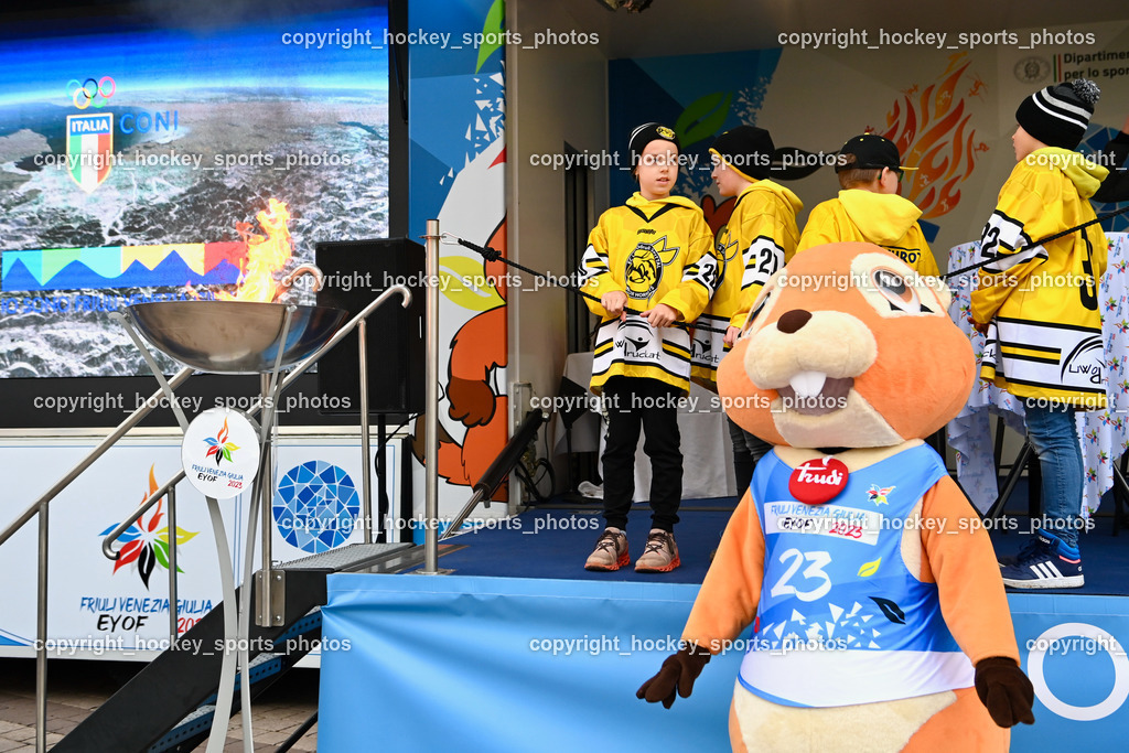 European Youth Olympic Festival EYOF 2023 Pressekonferenz | Jugendspieler EC Hornets Spittal, Olympisches Feuer, Maskottchen European Youth Olympic Festival EYOF 2023, 