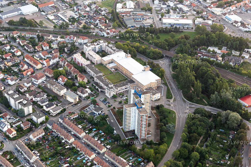 Gebäude- Ensemble Sammlungszentrum / Historisches Museum der Pfalz | Luftbild: Gebäude- Ensemble Sammlungszentrum / Historisches Museum der Pfalz im Ortsteil Burgfeld in Speyer im Bundesland Rheinland-Pfalz in Deutschland. Foto: IMG_116553.jpg vom 11.08.2019 durch Werner Riehm/FLY-FOTO.de - Realisiert mit Pictrs.com