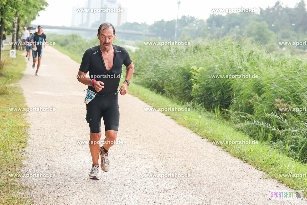LUR_1538 | 34. M-net Erlanger Triathlon 2025 #erlangertriathlon  #mnettriathlon2025 #mnettriathlon #team #olympischedistanz #mitteldistanz #triathlon #maindonaukanal  #erlangertriathlon2025 #yourpictrs #tv1848 #tv1848erlangen  #triathlonbayern #sportinerlangen #demsportverbunden #sportshot_your_pictrs Copyright: www.sportshot.de