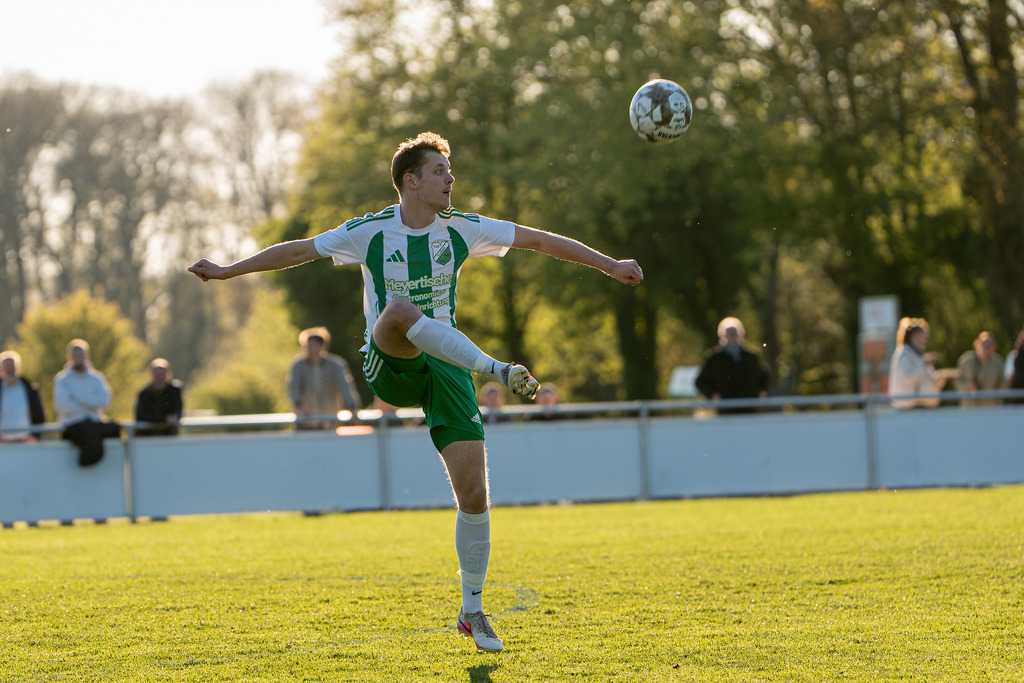 Fußball I Herren I Saison 2025-2026 I Bezirksliga Weser-Ems 4 I 15. Spieltag I TuS Lutten - GW Brockdorf I 07909 | jns.sportfotos - Realisiert mit Pictrs.com
