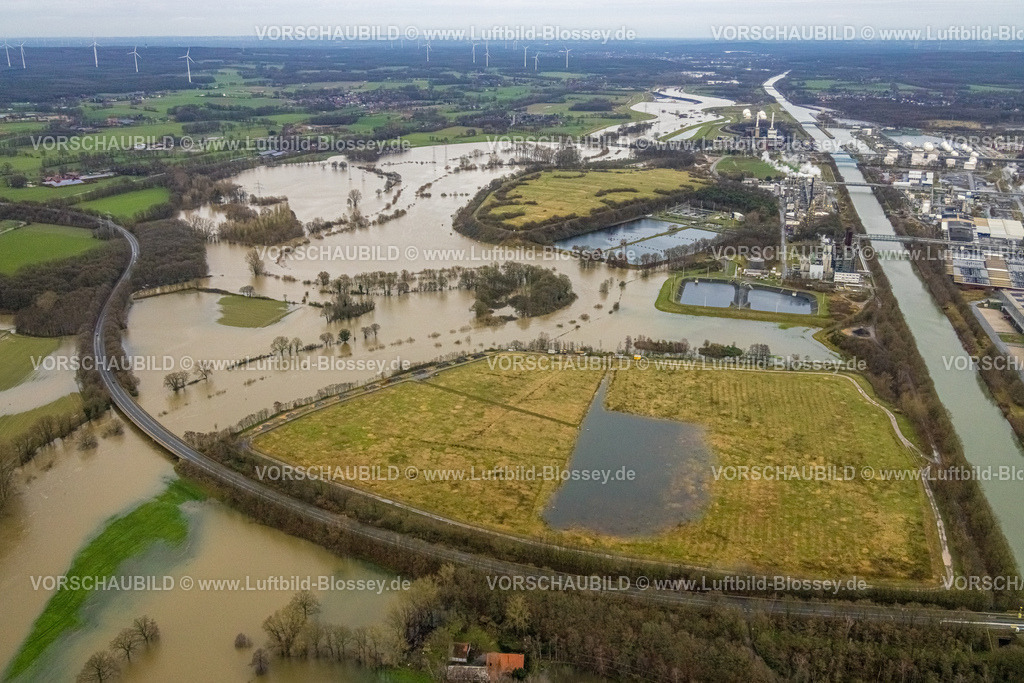 Haltern231204272Lippe | Luftbild vom Hochwasser der Lippe, Weihnachtshochwasser 2023, Fluss Lippe tritt nach starken Regenfällen über die Ufer, Überschwemmungsgebiet Naturpark Hohe Mark, Klärteiche am Kraftwerk Marl, Chemiezone, Marl, Ruhrgebiet, Nordrhein-Westfalen, Deutschland