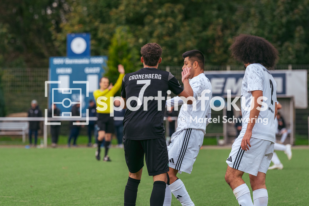 SSV Germania Wuppertal – Cronenberger SC | Yassin Bouaasria (7, Cronenberger SC) beschwert sich. Bezirksliga Niederrhein, Gruppe 2: SSV Germania Wuppertal gegen Cronenberger SC, Wuppertal, 11.10.2026. Endstand: 1:4. sportimfokus / Marcel Schwering - Realisiert mit Pictrs.com