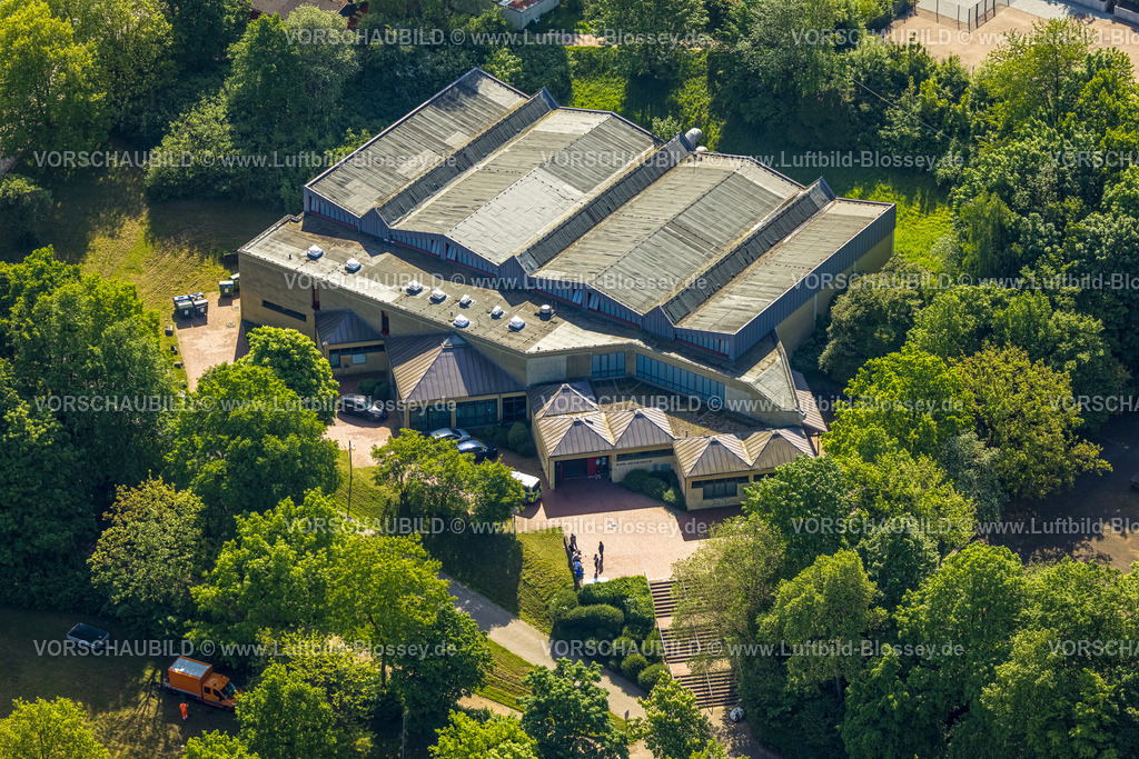 Hagen240504110 | Luftbild, Sporthalle Karl-Adam an der Gemeinschaftshauptschule Geschwister-Scholl, grüne Bäume, Vorhalle, Hagen, Ruhrgebiet, Nordrhein-Westfalen, Deutschland