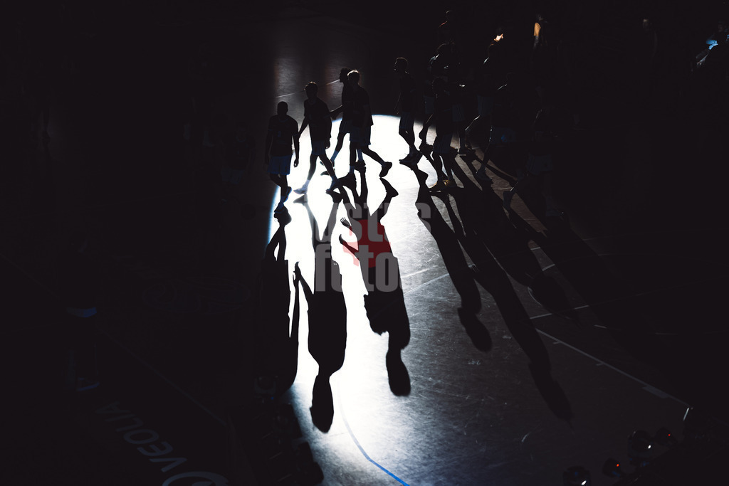 Basketball | Männer | Saison 2024/2025 | BKT EuroCup | Veolia Towers Hamburg vs. Umana Reyer Venice | 08.01.2025 | Towers Team beim Enilauf