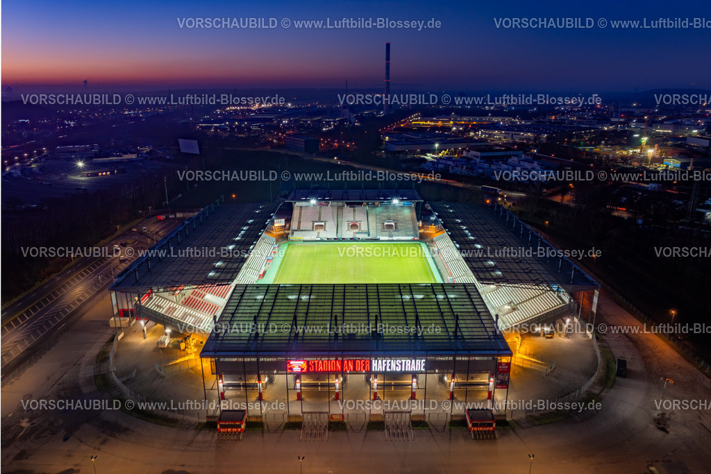 Essen241260274RWE-StadionAnDerHaffenstrasse | Luftbild, Fußballstadion an der Hafenstraße des Clubs Rot-Weiss Essen,3. Bundesliga , Essen-Borbeck, Tribünen, ,Essen, Ruhrgebiet, Nordrhein-Westfalen, Deutschland Copyright: Blossey Mantler