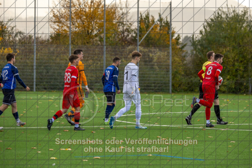 20251026_150015_0023 | #,1.FC Donzdorf (rot) vs. TSV Berkheim (blau), Fußball, Bezirksliga - Bezirk Neckar/Fils, 10. Spieltag, Saison 2025/2026, Kunstrasenplatz beim Lautertal Stadion, Süßener Straße 16, 73072 Donzdorf, 26.10.2025 - 15:00 Uhr,Foto: PhotoPeet-Sportfotografie/Peter Harich