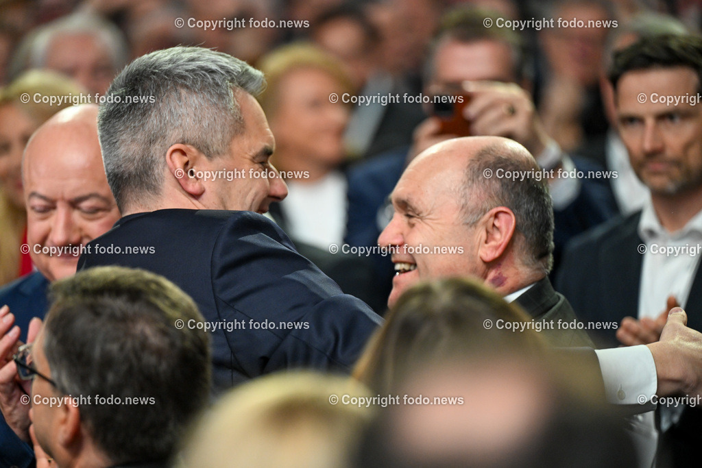 Der Oesterreichplan_ OeVP_ Wels_ 26.01.2024-24 | 26.01.2024, Wels, AUT, ÖVP, Der Österreichplan, im Bild BK Karl Nehammer (VP, Bundeskanzler), Wolfgang Sobotka (VP, Praesident des Oesterr. Nationalrat, NAbg)