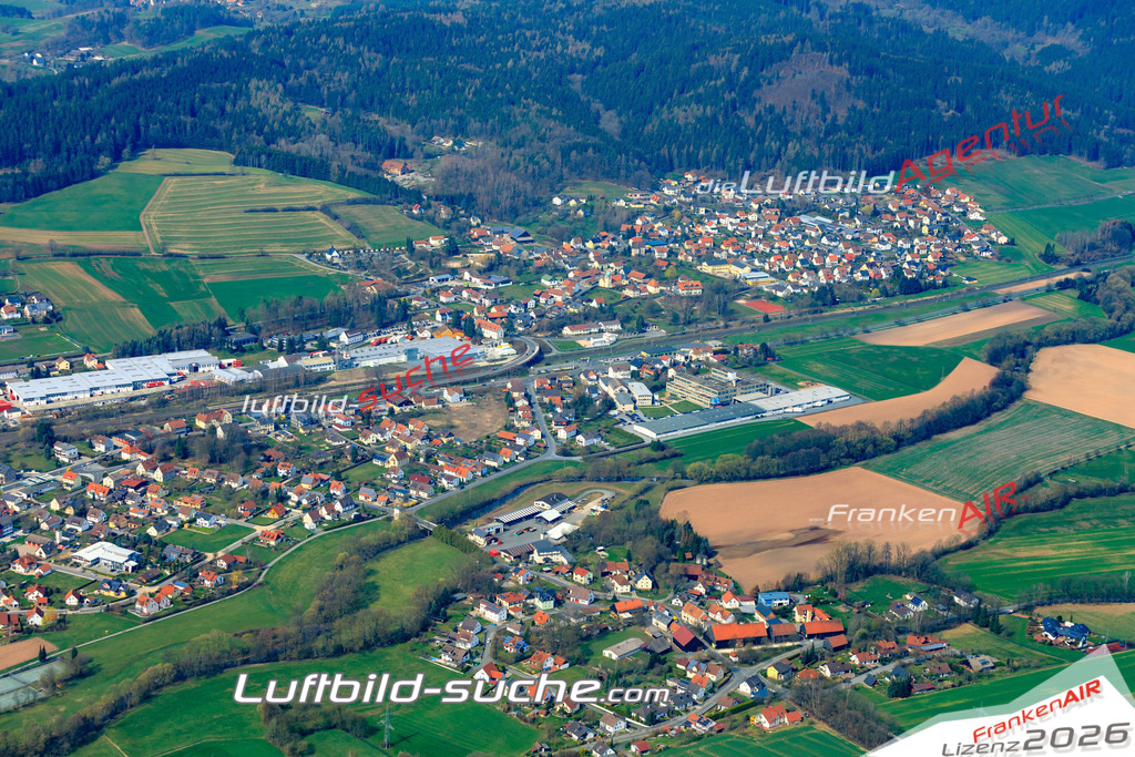 Das Luftbild der Stadt Stockheim wurde 2019 vom Flugzeug heraus erstellt (keine Drohne) Aufnahmehöhe ca.400 Meter- hohe Auflösung- beste Druck-Qualität garantiert!