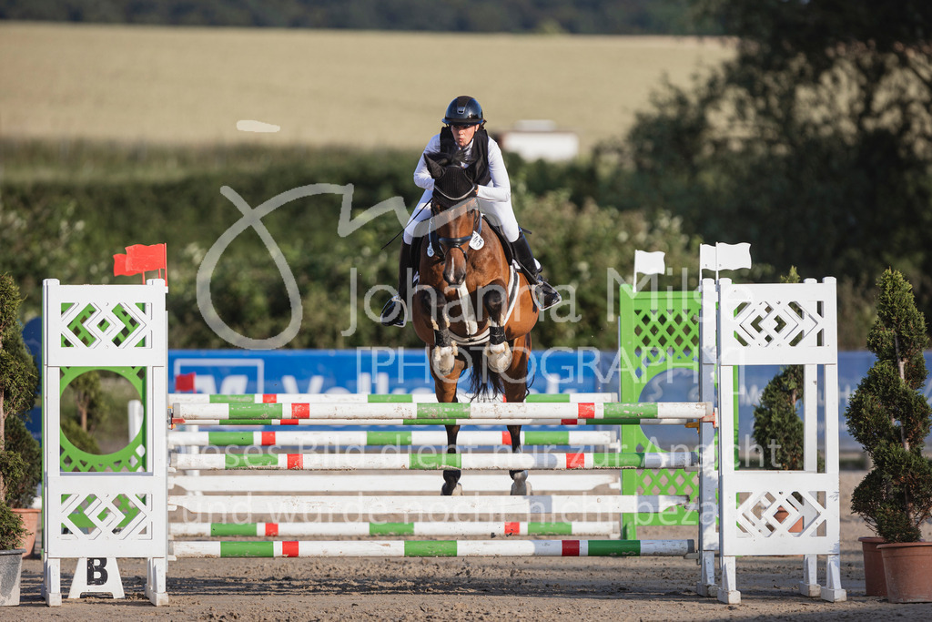 240628_LüPfSpTa_L-Spr-357 | Deine schönsten Turniermomente als professionelle Fotos! Entdecke hochwertige Pferdesport-Fotografie im Online-Shop. Jetzt Fotos finden & bestellen!