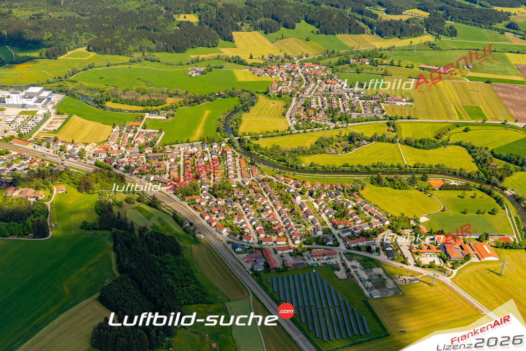 Das Luftbild zeigt :  Biessenhofen - Die Luftaufnahme wurde 2024 vom UL-Flugzeug aus erstellt ( keine Drohne ) - Hochauflösende Luftaufnahme - Für grossformatige Ausdrucke geeignet. Die Geschenkidee !Mit Lizenz und Bildrechte bestellbar