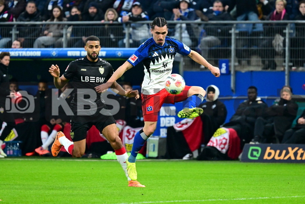 KBS Picture_HSV-Stuttgart_011 | v.l. Vagnoman Josha (VfB Stuttgart) , Philippe Rayan (HSV) ,Sportplatz :  Volksparkstadion, - Realisiert mit Pictrs.com