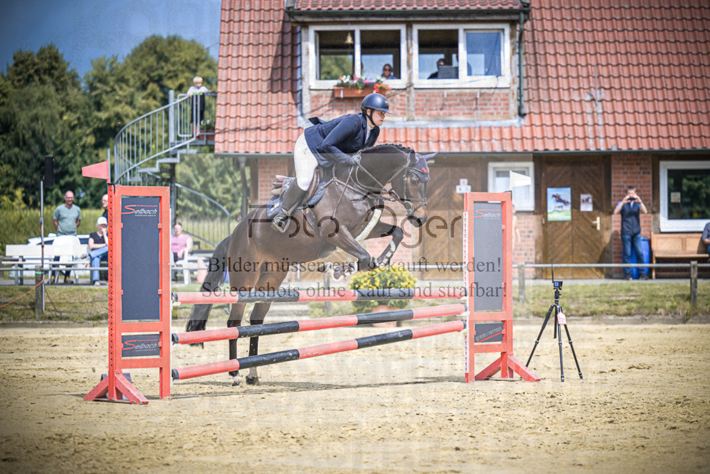 DOS_6933 | Entdecke hochwertige Reitturnierfotos von Foto Oger. Professionell, emotional und authentisch – jetzt Lieblingsmomente im Shop bestellen.Deutschlandweite Turnierfotografie. - Realisiert mit Pictrs.com